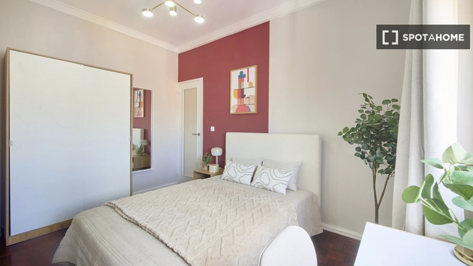 Double room Lisbon, 4 beds — photo 12
