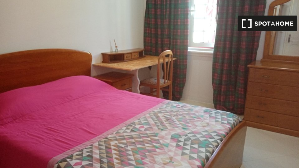 Double room Lisbon, 6 beds, 140m² — photo 2