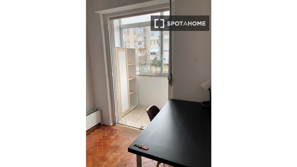 Double room Lisbon, 3 beds — photo 20
