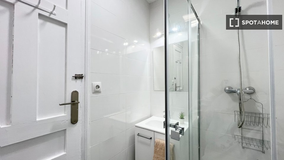Double room Madrid, 6 beds — photo 14