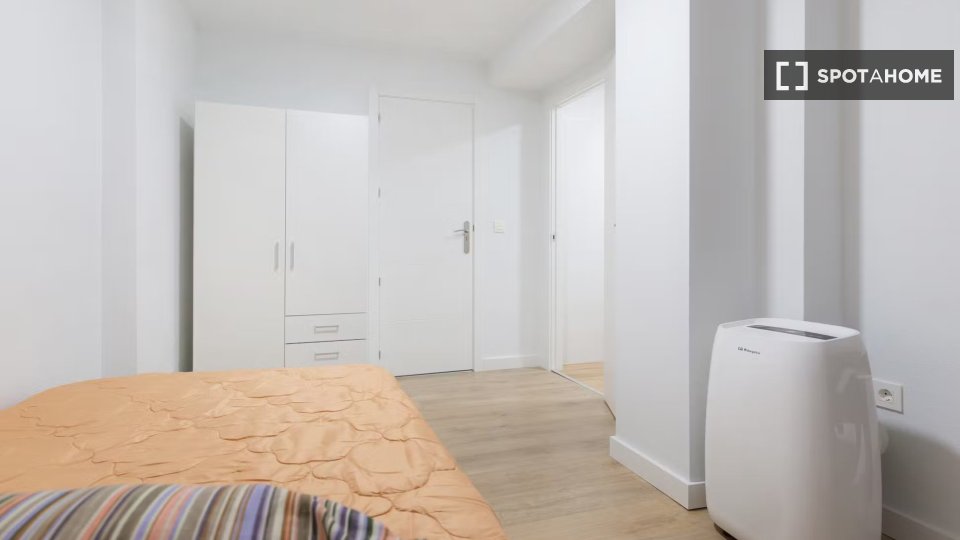 Double room Alicante, 7 beds, 201m² — photo 21