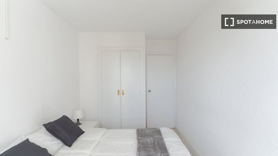 Double room Madrid, 6 beds — photo 7