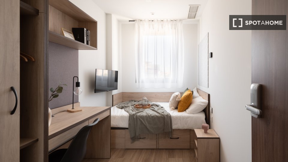 Double room Granada, 3 beds — photo 1