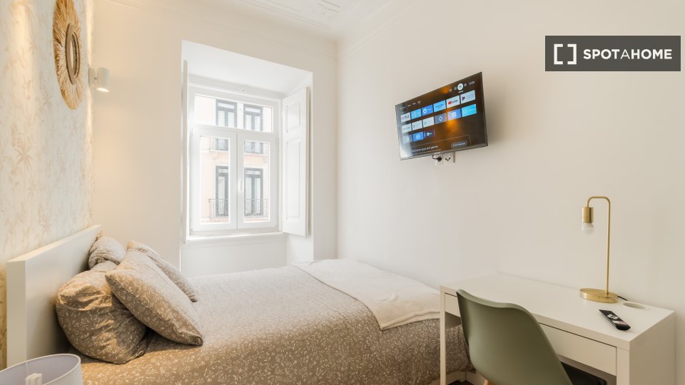 Double room Lisbon, 6 beds — photo 14