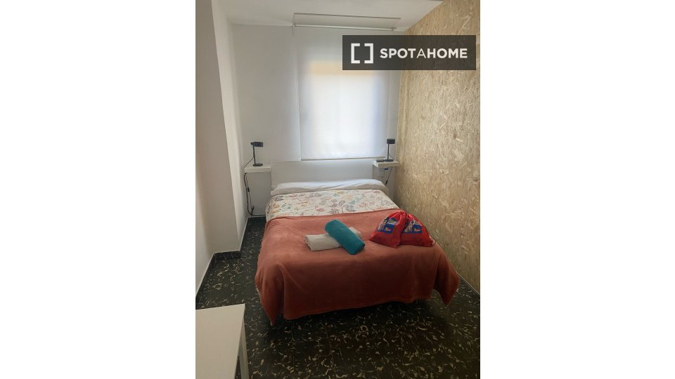 Double room Valencia, 3 beds, 89m² — photo 2