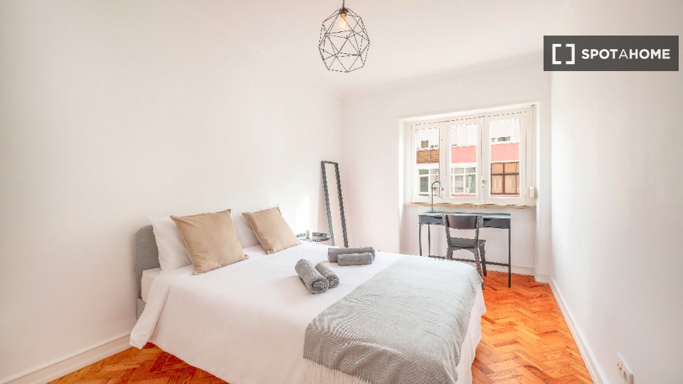 Double room Lisbon, 5 beds — photo 1
