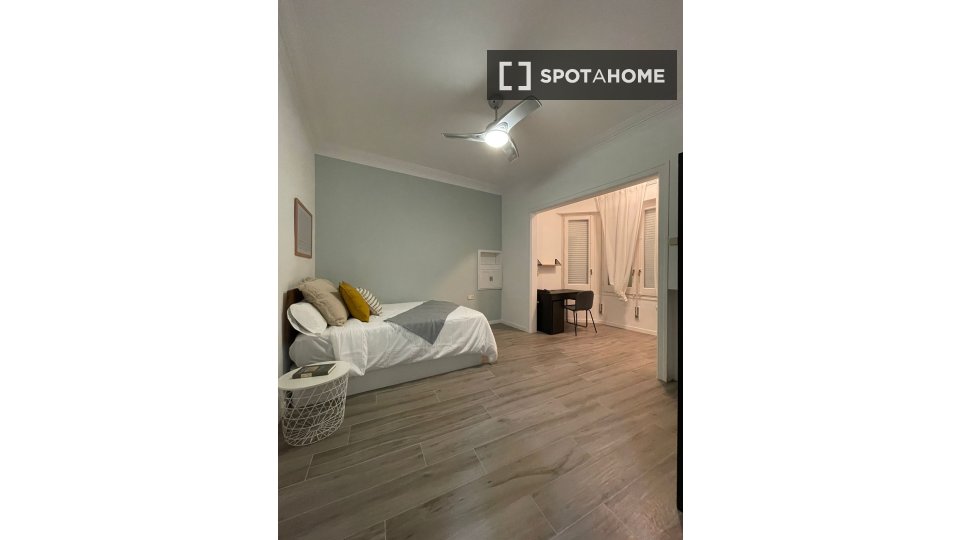 Double room Barcelona, 6 beds, 140m² — photo 7