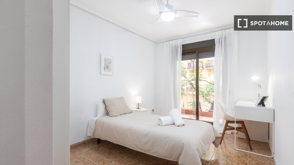 Double room Valencia, 6 beds, 100m² — photo 9