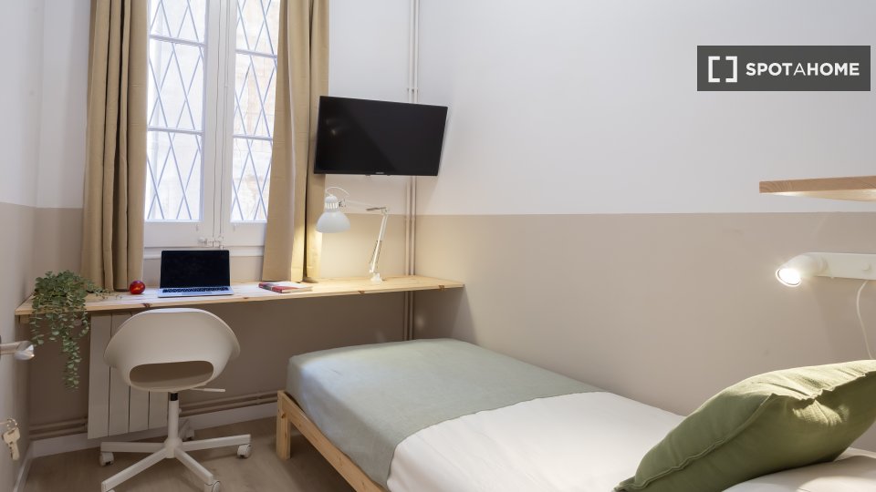 Double room Barcelona, 4 beds, 90m² — photo 7