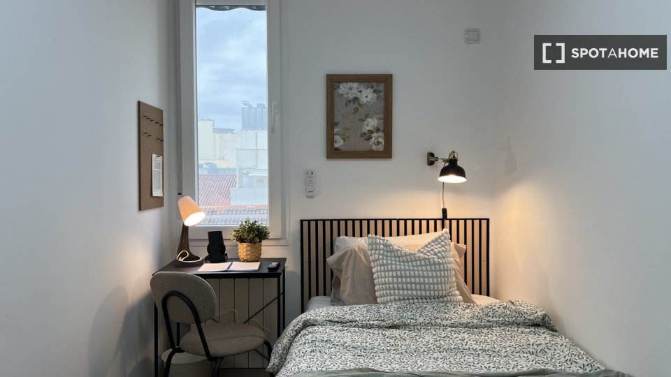 Double room Madrid, 6 beds — photo 2