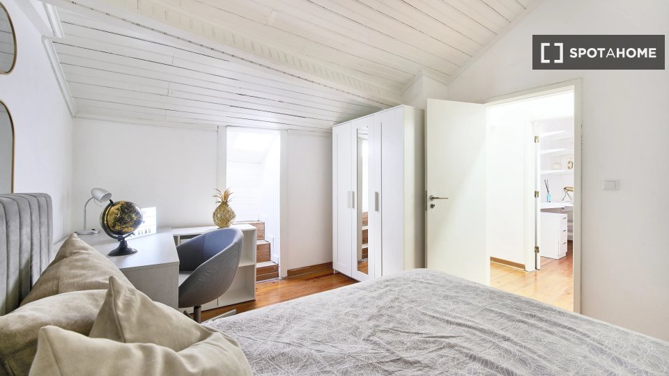 Double room Lisbon, 13 beds — photo 12