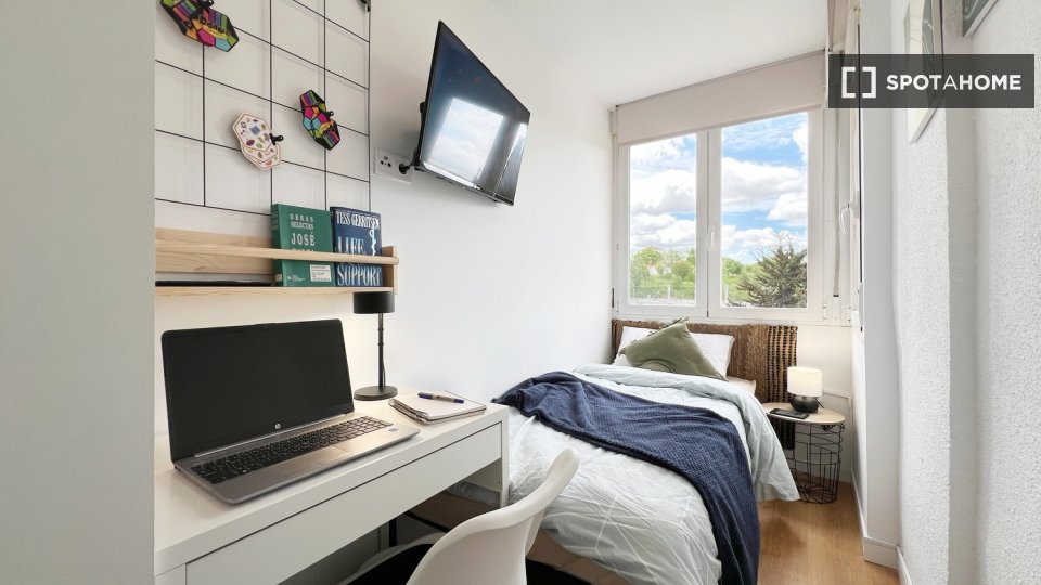 Double room Madrid, 5 beds — photo 12