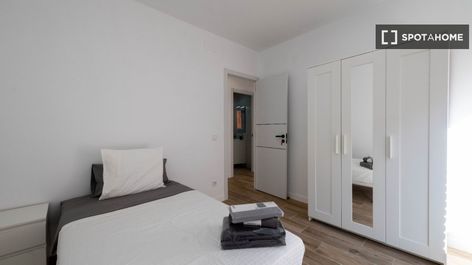 Double room Barcelona, 5 beds, 128m² — photo 17