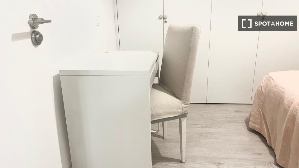 Double room Madrid, 3 beds — photo 22