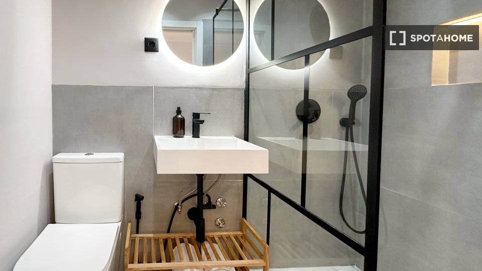 Apartment Lisbon, 2 beds, 70m² — photo 4