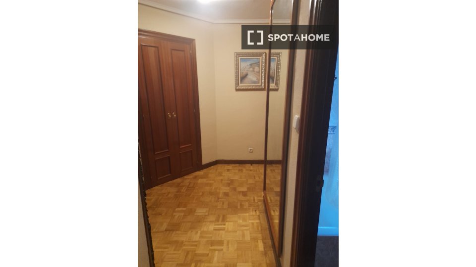 Double room Bilbao, 1 bed, 65m² — photo 5