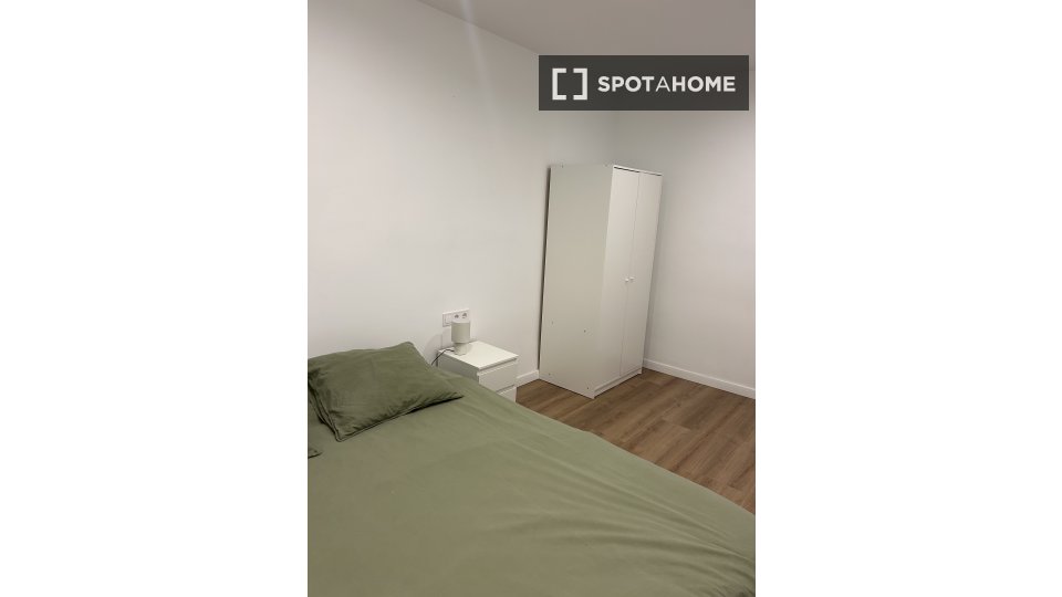 Double room Barcelona, 2 beds, 78m² — photo 4