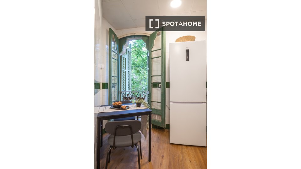 Double room Barcelona, 5 beds, 120m² — photo 7