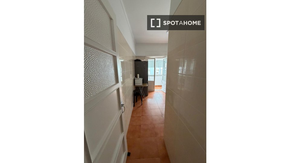 Double room Lisbon, 2 beds — photo 8