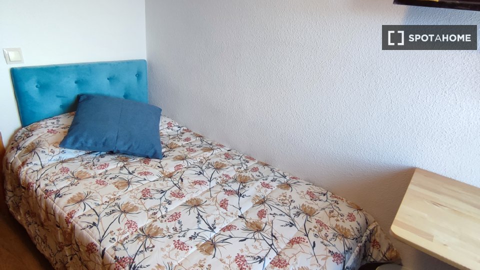 Double room Madrid, 5 beds, 110m² — photo 16