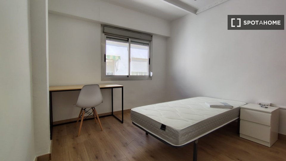 Habitación en piso compartido en Silla
