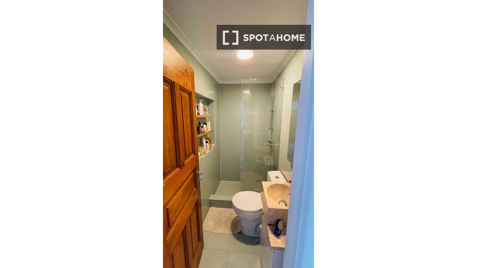 Apartment Lisbon, 2 beds, 72m² — photo 4