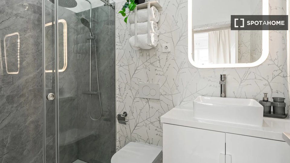 Double room Lisbon, 6 beds — photo 14