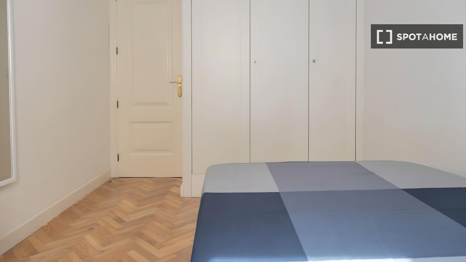 Double room Madrid, 7 beds — photo 9