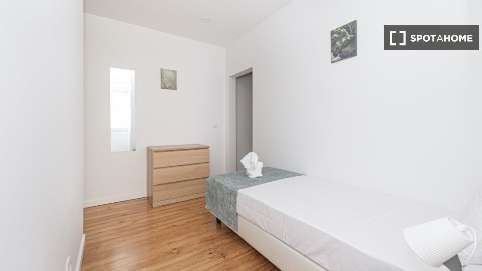 Double room Lisbon, 6 beds — photo 4