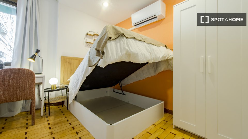 Double room Madrid, 7 beds, 135m² — photo 12