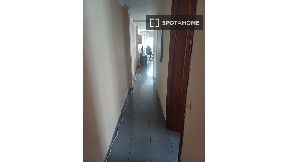 Double room Valencia, 3 beds, 120m² — photo 4