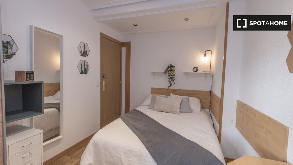 Double room Madrid, 6 beds, 150m² — photo 14