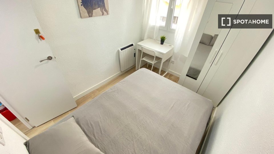 Double room Madrid, 4 beds — photo 14