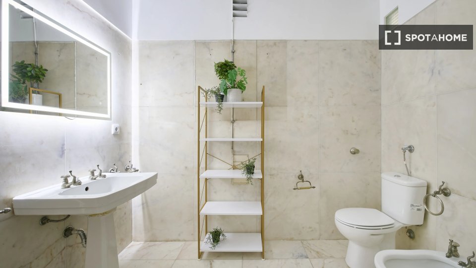Double room Lisbon, 7 beds — photo 19