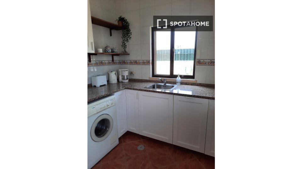 Apartment Lisbon, 3 beds, 110m² — photo 11