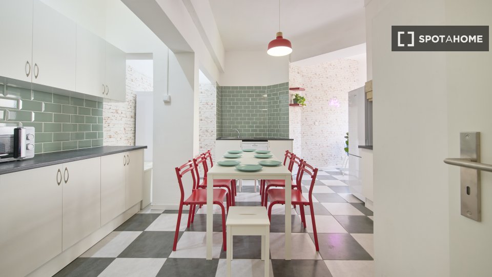 Double room Lisbon, 12 beds — photo 38