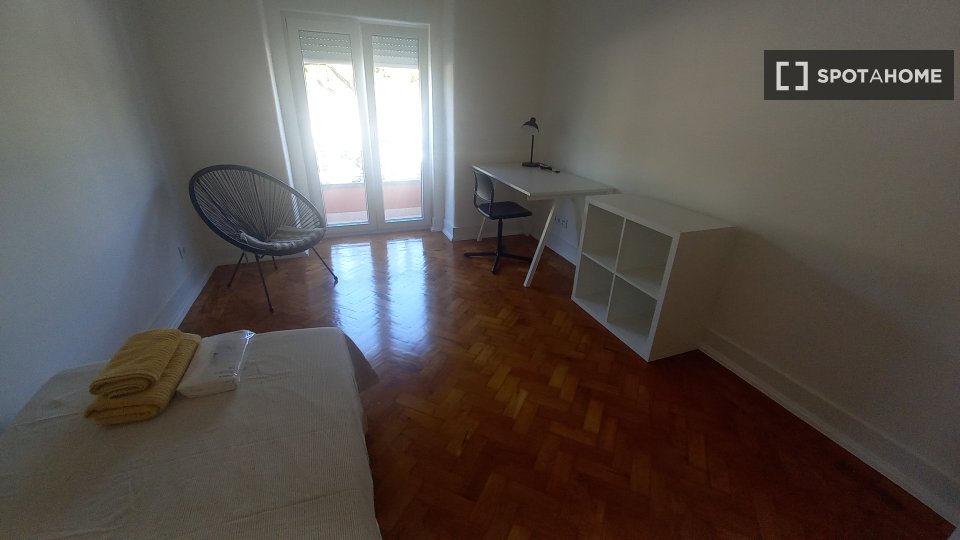 Double room Lisbon, 5 beds, 130m² — photo 7