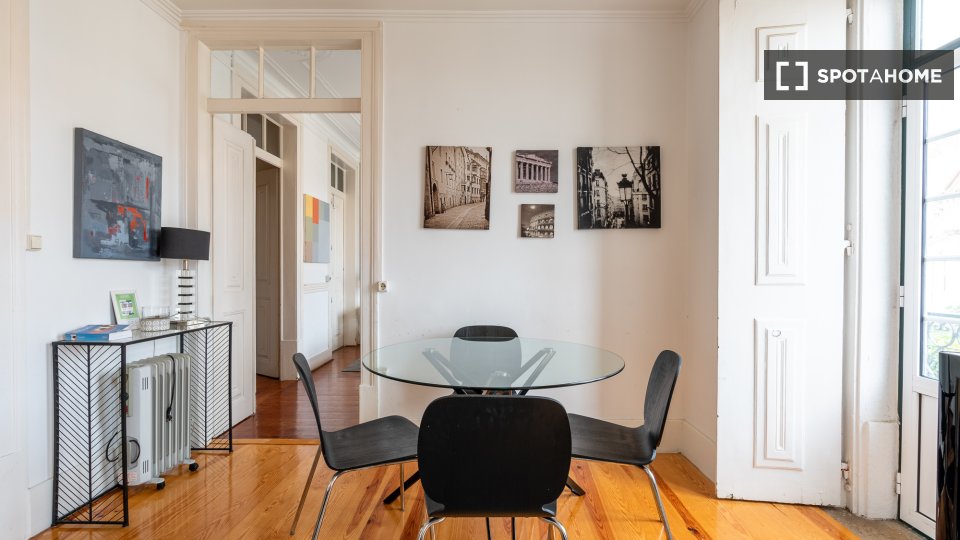 Apartment Lisbon, 2 beds, 85m² — photo 2