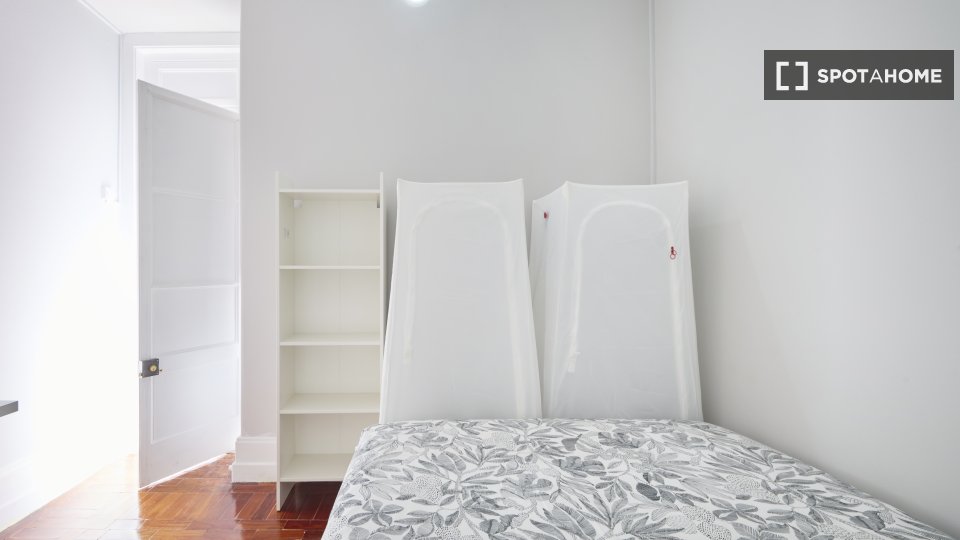 Double room Lisbon, 16 beds — photo 13