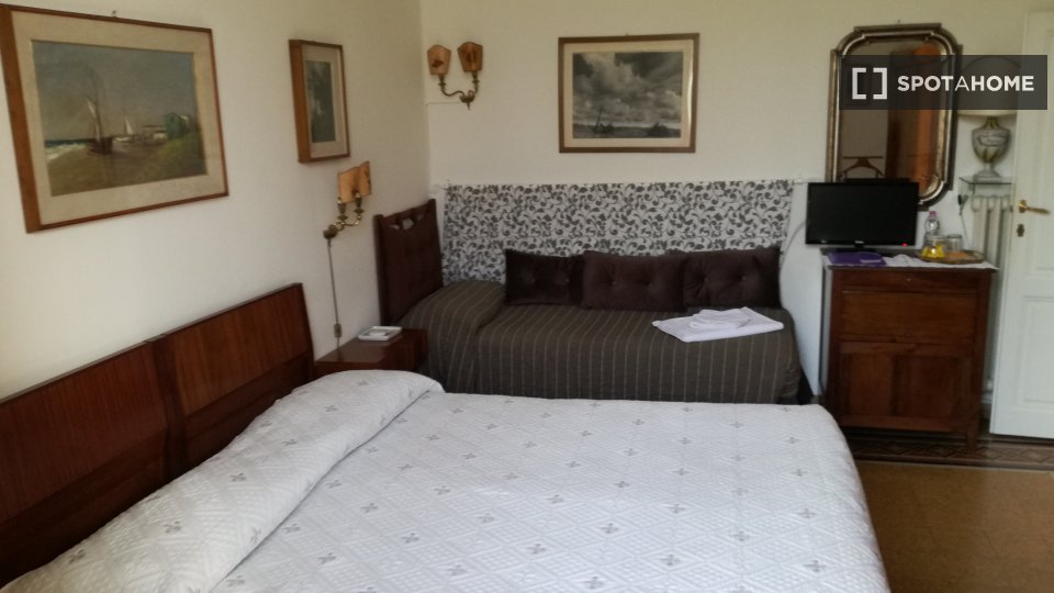 Double room Florence, 3 beds, 160m² — photo 2