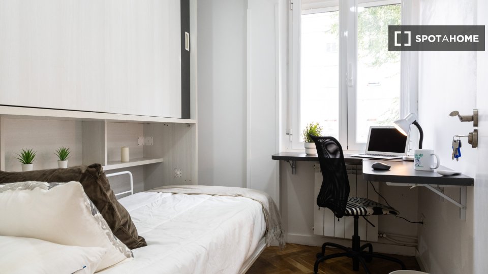 Double room Madrid, 5 beds — photo 15
