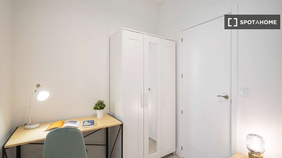 Double room Madrid, 17 beds — photo 18