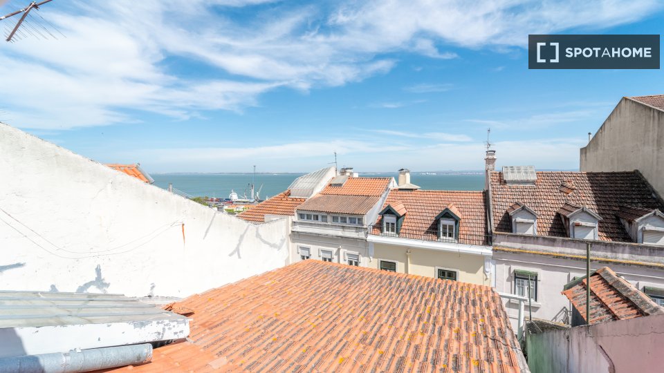 Apartment Lisbon, 2 beds, 97m² — photo 12