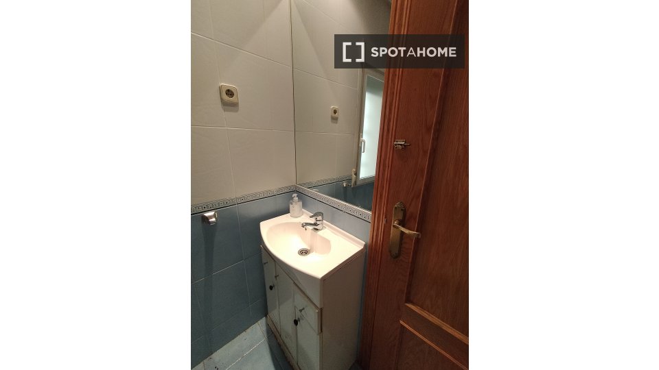 Double room Madrid, 7 beds, 90m² — photo 1