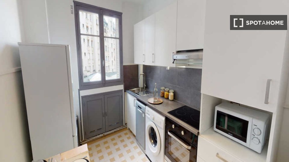 Double room Paris, 3 beds, 80m² — photo 9