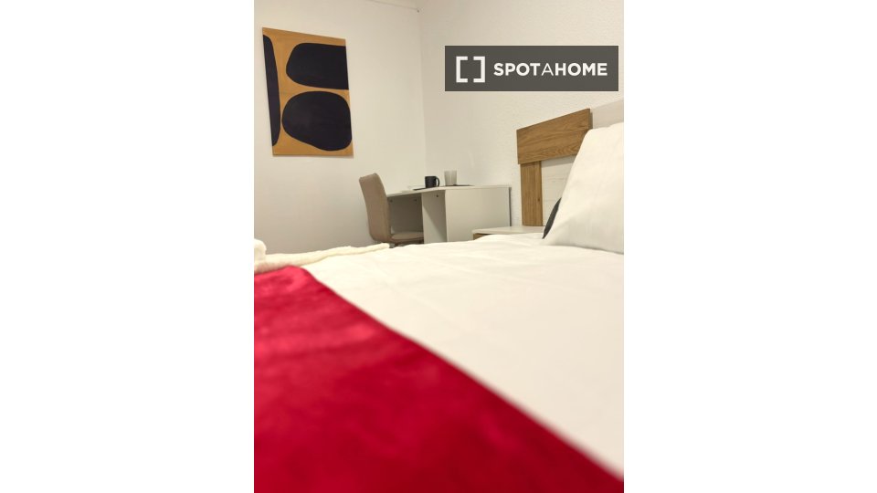 Double room Madrid, 8 beds, 160m² — photo 26