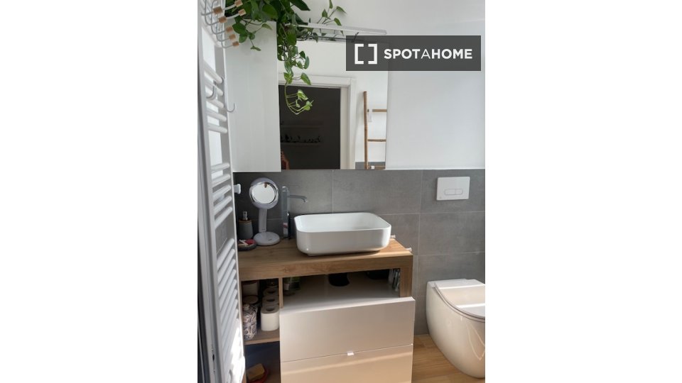 Double room Milan, 2 beds — photo 8