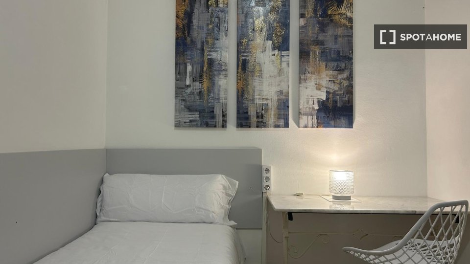 Double room Barcelona, 8 beds — photo 45