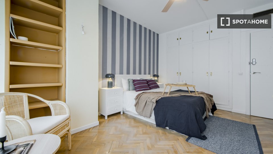 Double room Madrid, 11 beds, 250m² — photo 15