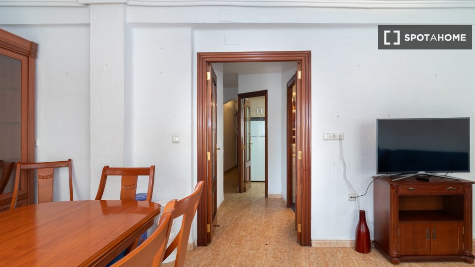 Apartment Valencia, 2 beds, 75m² — photo 3